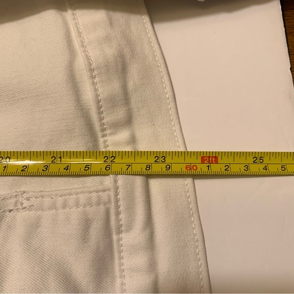 Liz Claiborne Women’s White Jean Jacket - Picture 6 of 6